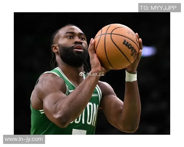 杰伦布朗直言裁判偏袒现象呼吁篮球应公平公正对待每个球队与球员